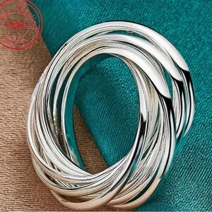 Elegant 9.25 Sterling Silver Intertwined Ring